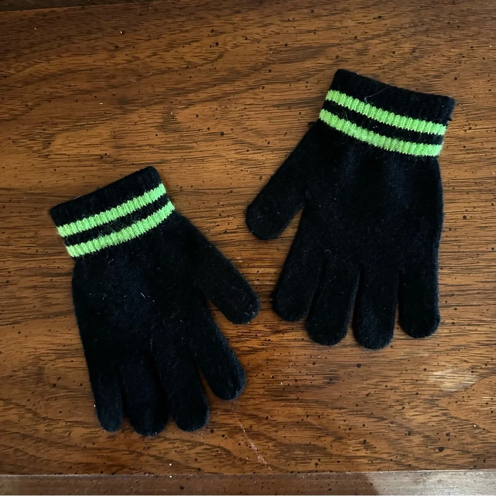 Star Wars Yoda Kids Black and Green Gloves OS